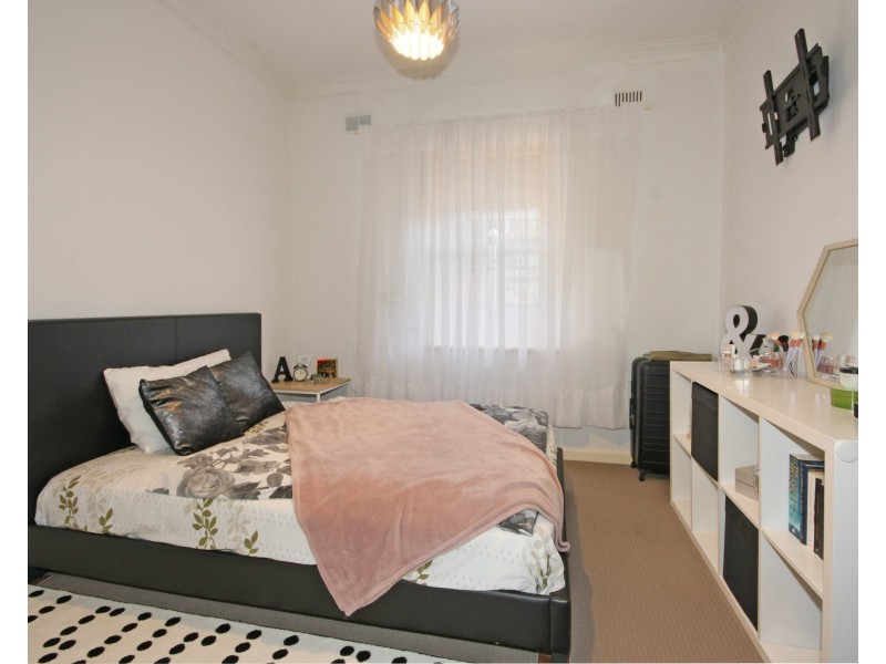 1 Windsor Avenue, Clovelly Park SA 5042