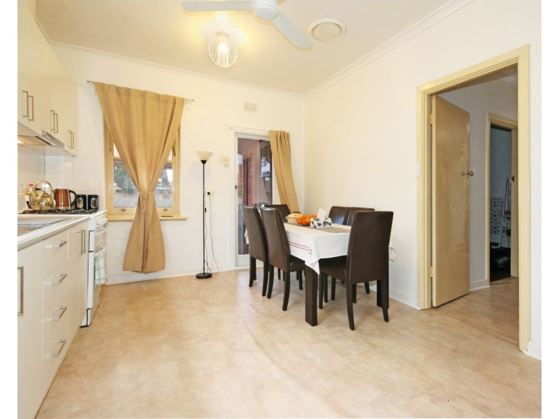 1 Windsor Avenue, Clovelly Park SA 5042