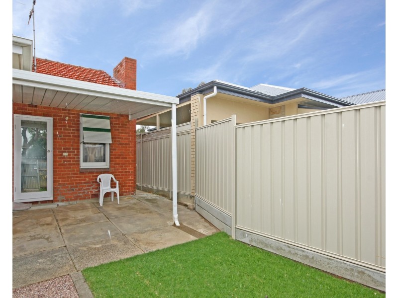 1 Windsor Avenue, Clovelly Park SA 5042