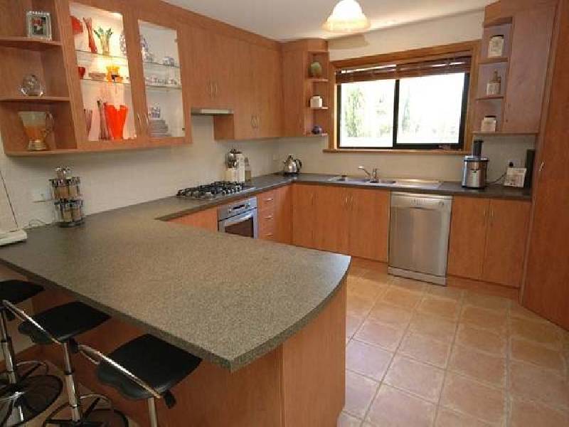 24 SANDERGROVE ROAD, Strathalbyn SA 5255