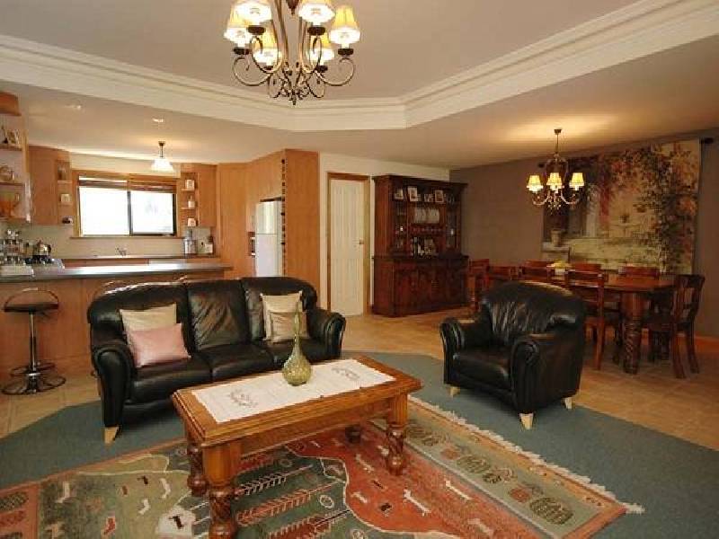 24 SANDERGROVE ROAD, Strathalbyn SA 5255