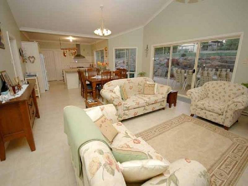 8 Duncan Crescent, Mount Barker SA 5251