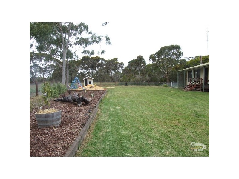 2 Birchmore Rd, Macgillivray SA 5223