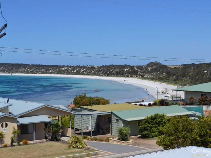 27 Hawthorn Ave, Emu Bay SA 5223