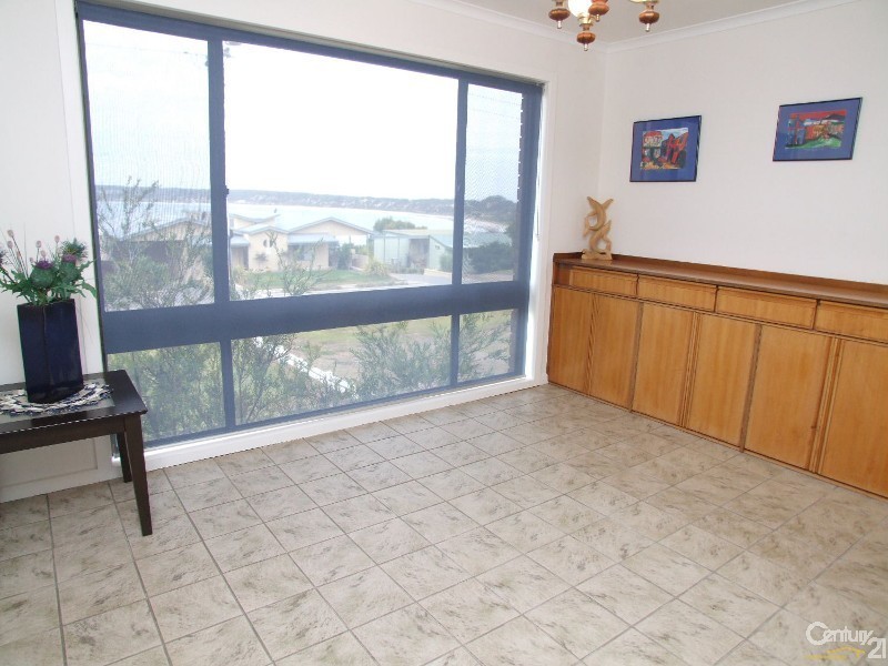 27 Hawthorn Ave, Emu Bay SA 5223
