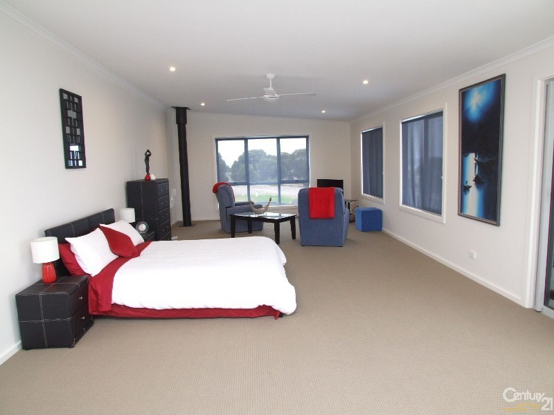 27 Hawthorn Ave, Emu Bay SA 5223