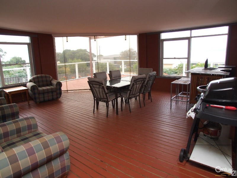 27 Hawthorn Ave, Emu Bay SA 5223