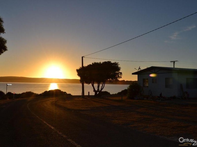 1 Hamilton Drive, Emu Bay SA 5223