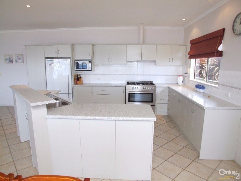 36 Hawthorn Ave, Emu Bay SA 5223