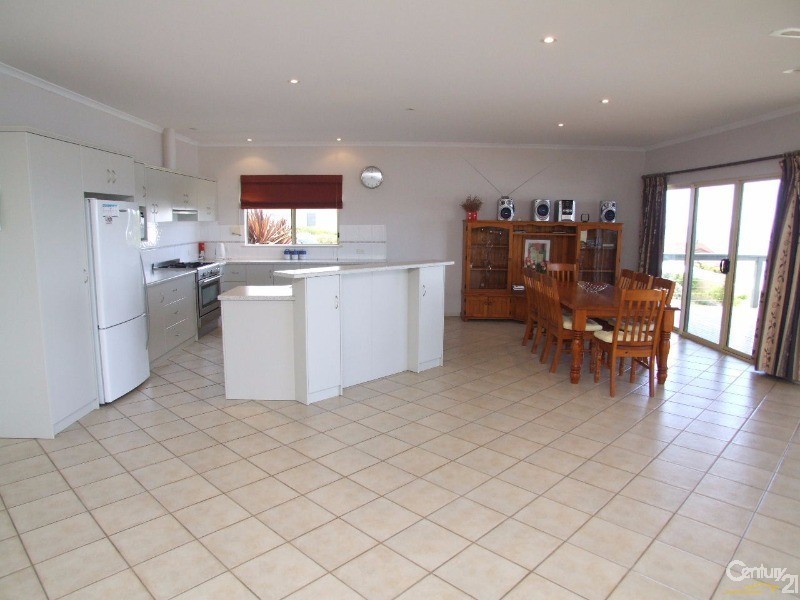 36 Hawthorn Ave, Emu Bay SA 5223