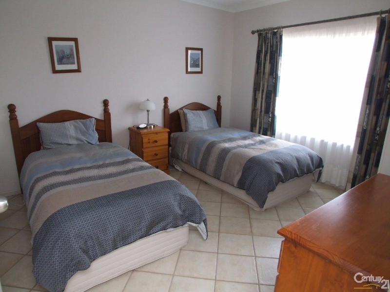 36 Hawthorn Ave, Emu Bay SA 5223