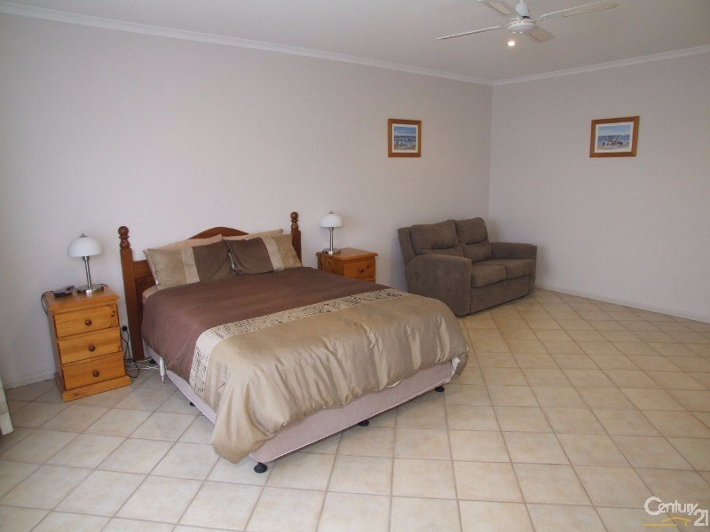 36 Hawthorn Ave, Emu Bay SA 5223