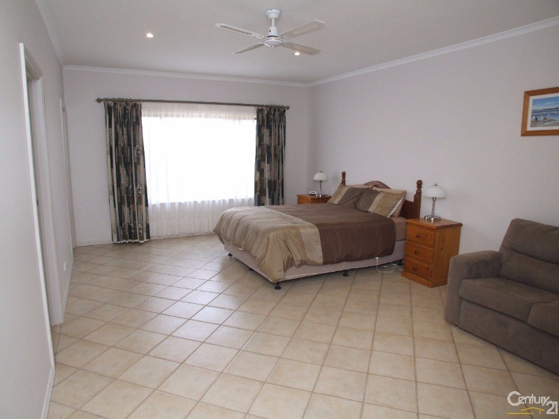 36 Hawthorn Ave, Emu Bay SA 5223