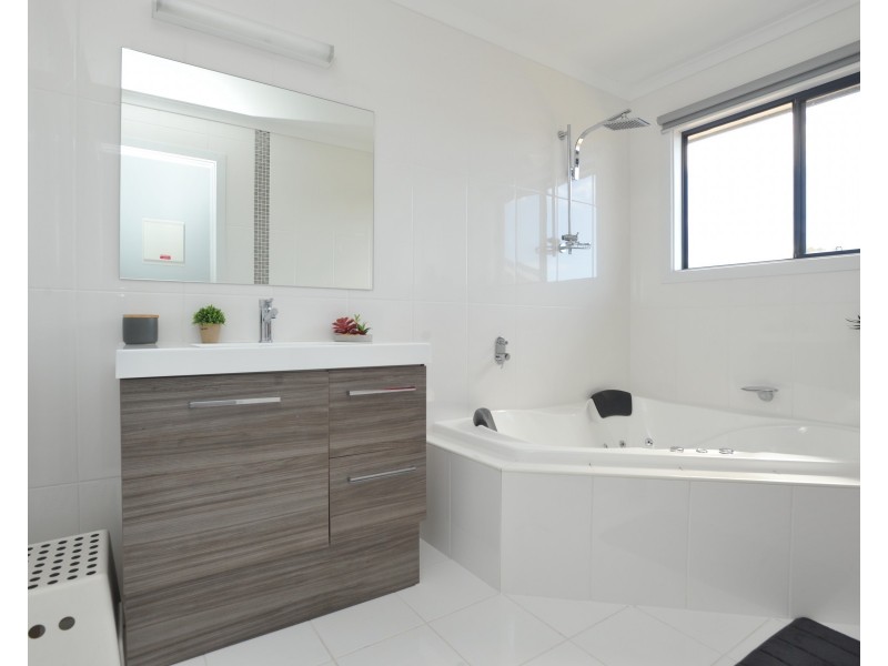 138 Bates Road, Emu Bay SA 5223