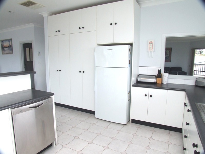 19 Howard Drive, Penneshaw SA 5222