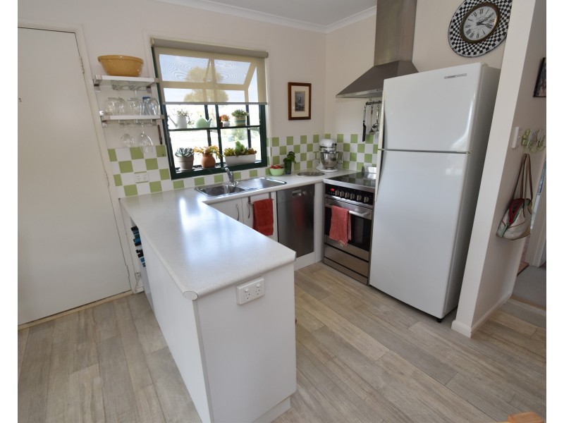 9 Willoughby road, Penneshaw SA 5222