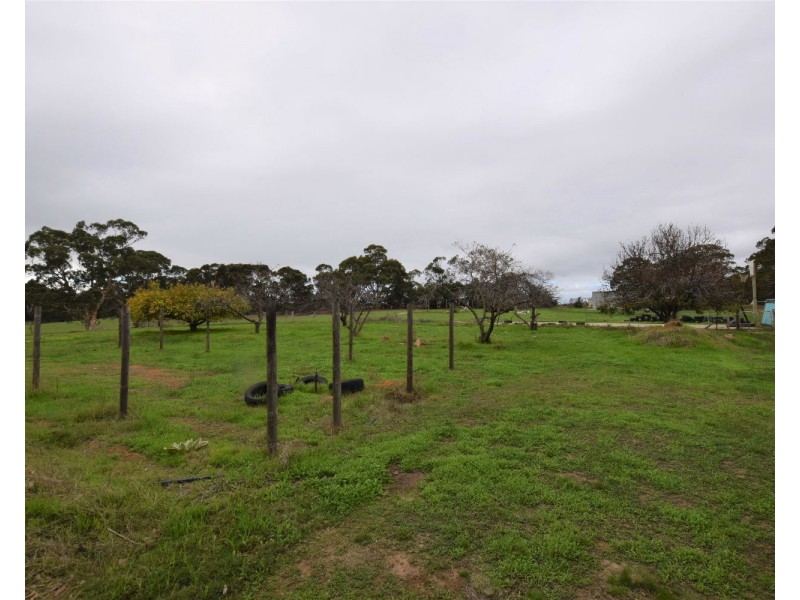 114 Bark Hut Road, Macgillivray SA 5223