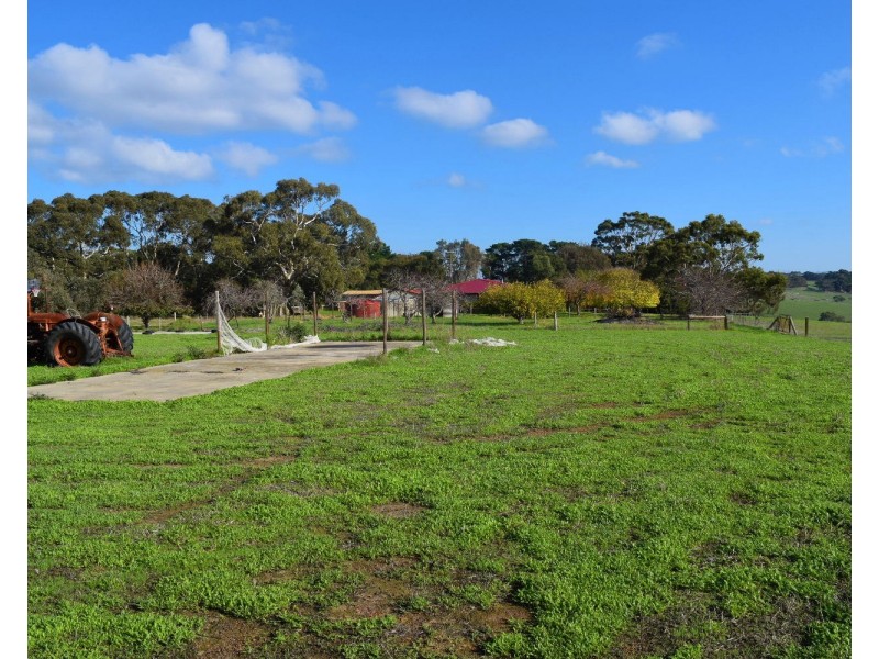 114 Bark Hut Road, Macgillivray SA 5223