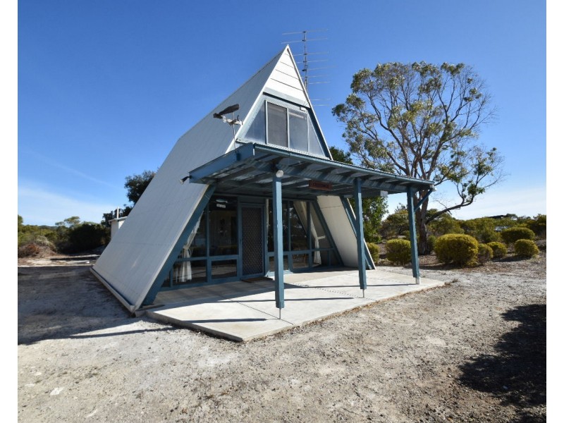 11 Flinders Grove, Island Beach SA 5222
