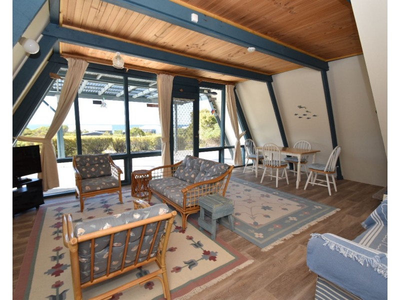 11 Flinders Grove, Island Beach SA 5222
