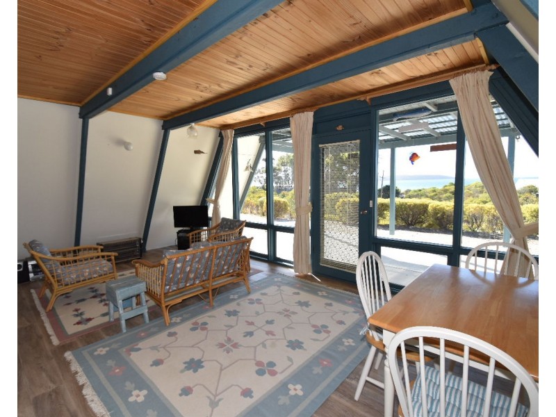 11 Flinders Grove, Island Beach SA 5222