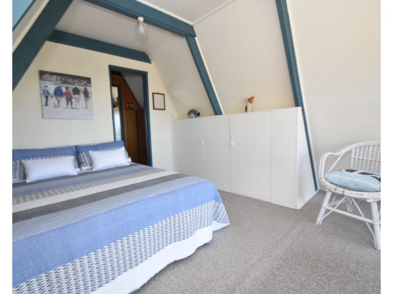 11 Flinders Grove, Island Beach SA 5222