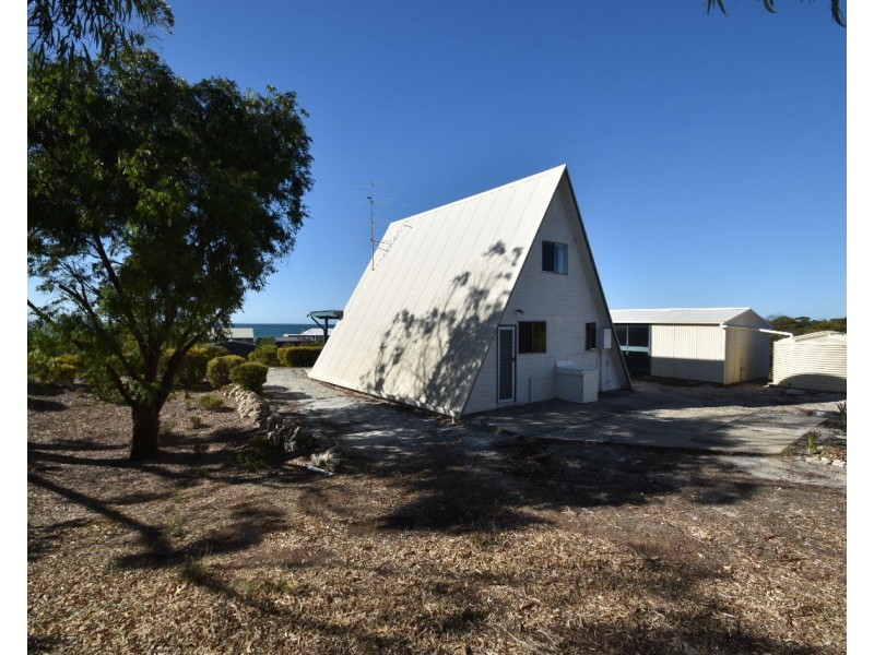 11 Flinders Grove, Island Beach SA 5222