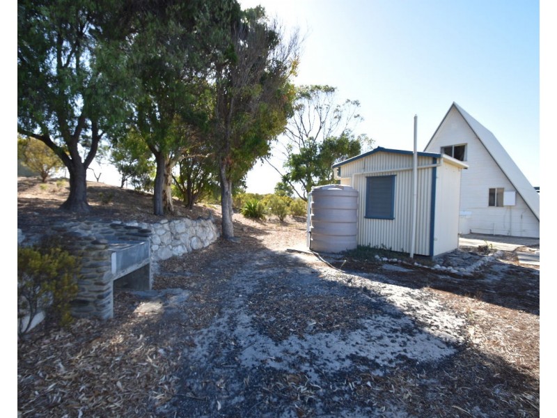11 Flinders Grove, Island Beach SA 5222