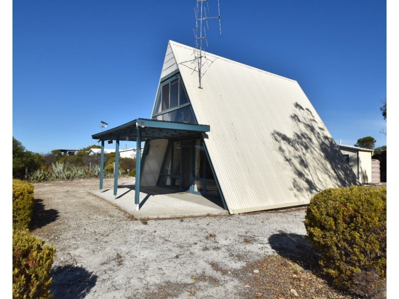 11 Flinders Grove, Island Beach SA 5222
