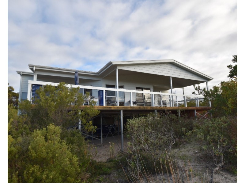 7 Flinders Grove, Island Beach SA 5222