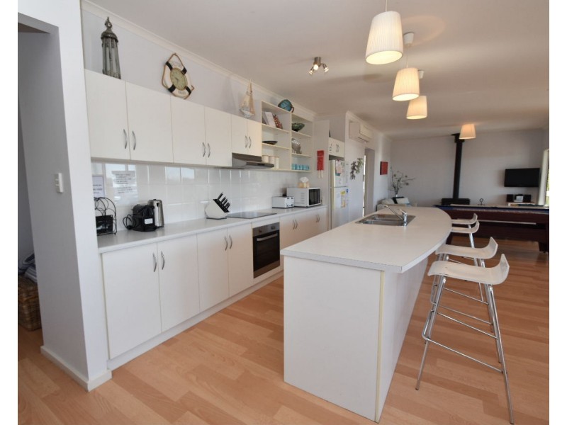 7 Flinders Grove, Island Beach SA 5222