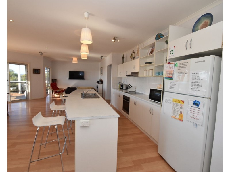 7 Flinders Grove, Island Beach SA 5222