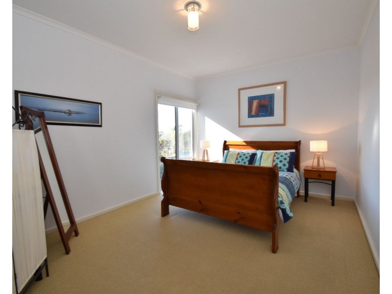 7 Flinders Grove, Island Beach SA 5222