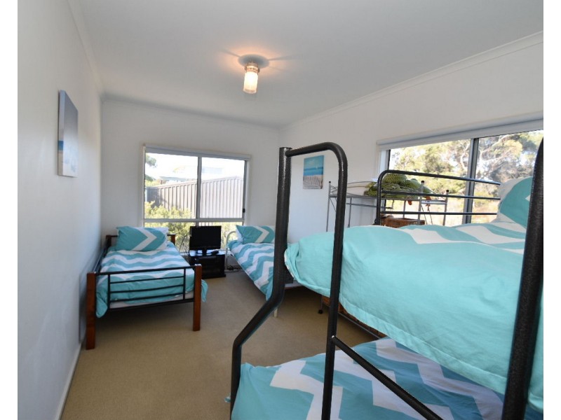 7 Flinders Grove, Island Beach SA 5222