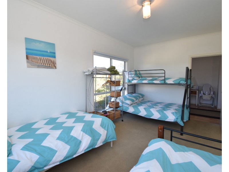 7 Flinders Grove, Island Beach SA 5222