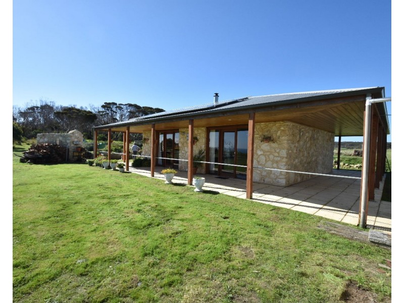 24 Frank Road, Penneshaw SA 5222