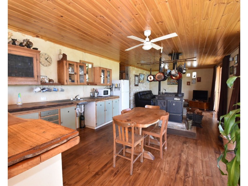 24 Frank Road, Penneshaw SA 5222