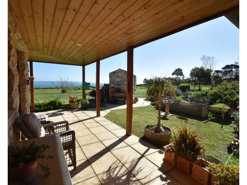 24 Frank Road, Penneshaw SA 5222