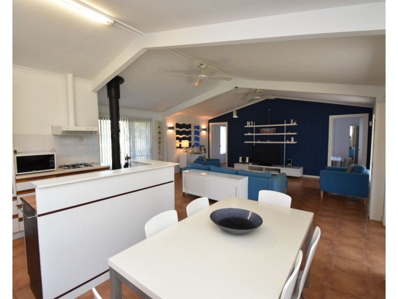 18 Pennington road, Island Beach SA 5222