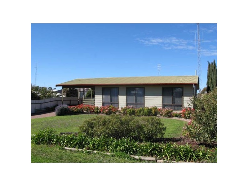 22 Trelawney Street, Moonta Bay SA 5558