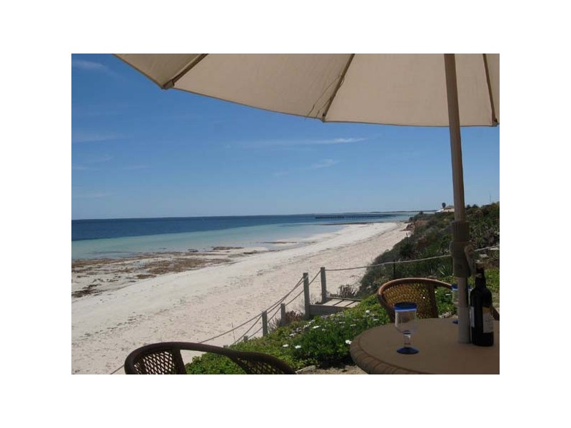 3 Queen Place, Moonta Bay SA 5558