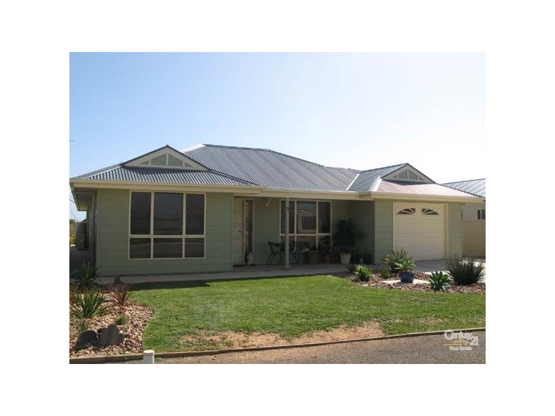 3 Hazel Street, Moonta Bay SA 5558