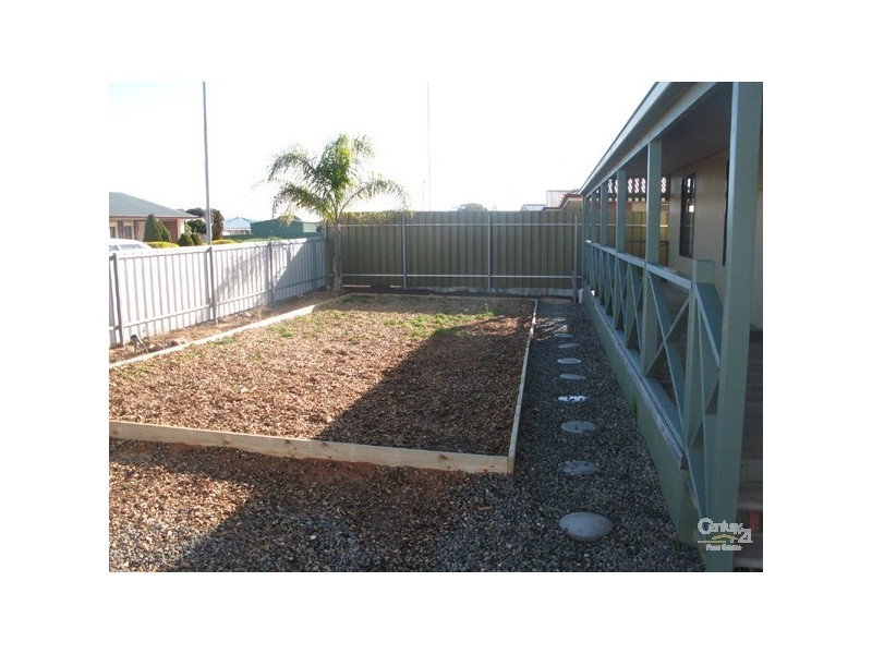 3 Learmond Cr, Moonta Bay SA 5558