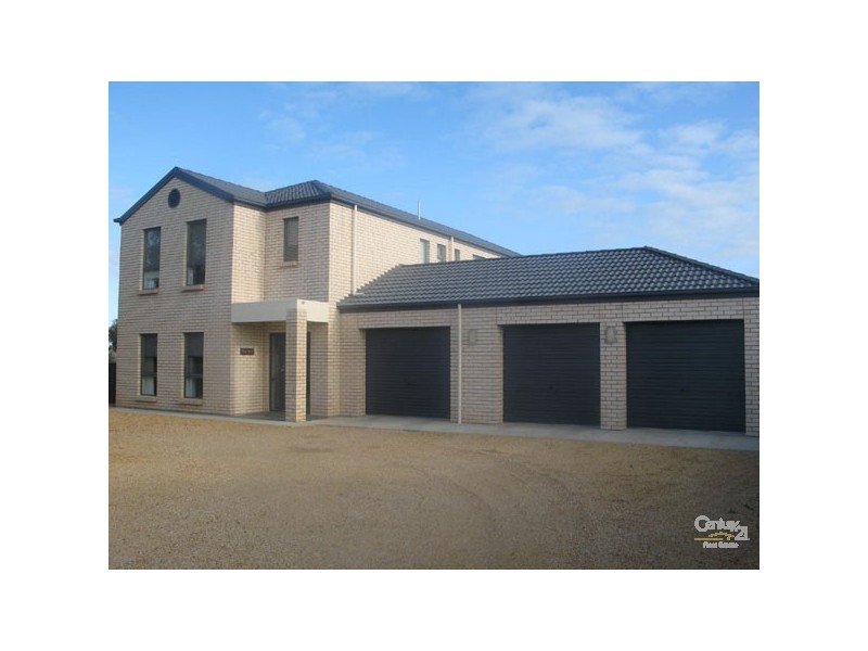 4 Cambridge Street, Moonta Bay SA 5558