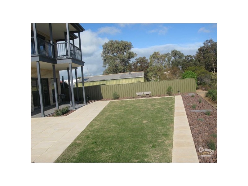 4 Cambridge Street, Moonta Bay SA 5558