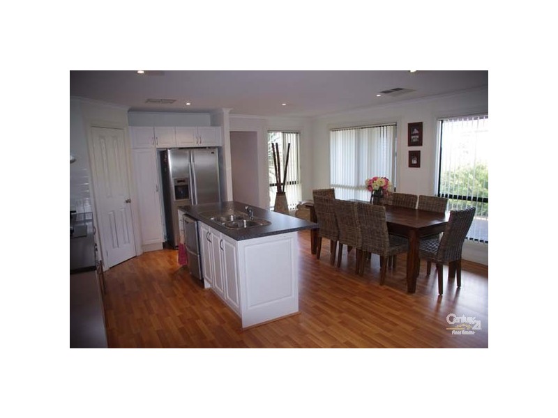 10 Reynolds Street, Moonta Bay SA 5558