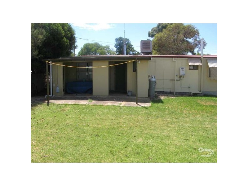 4 Lyndon Ave, Moonta Bay SA 5558