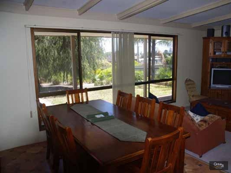 9 Pattison Cres, Moonta Bay SA 5558