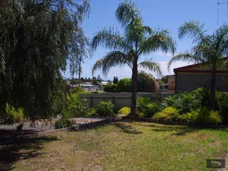 9 Pattison Cres, Moonta Bay SA 5558