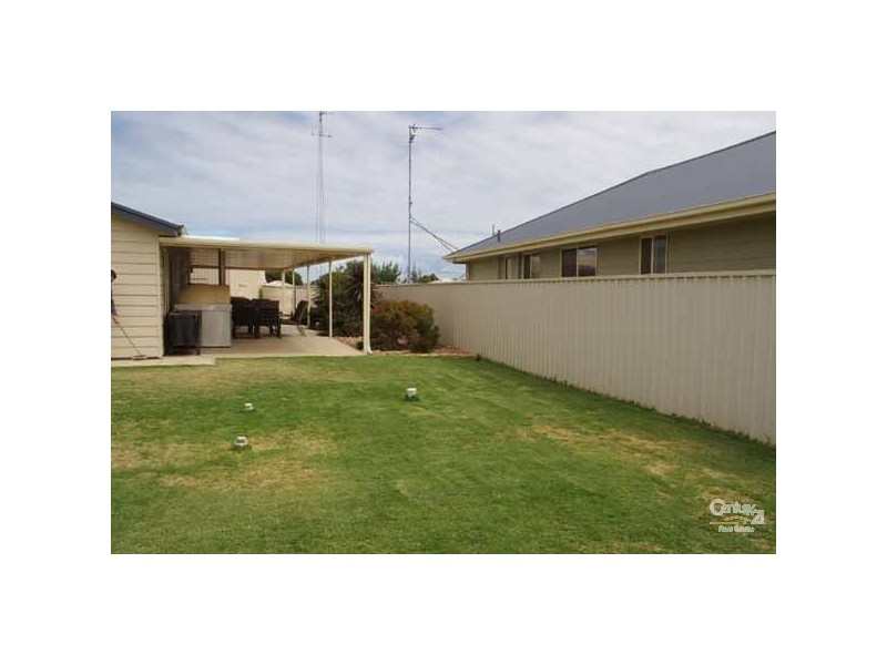 1 Hazel Street, Moonta Bay SA 5558